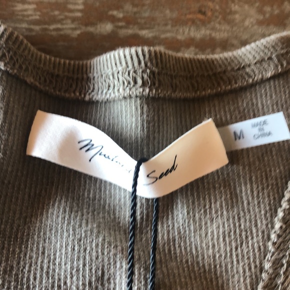 Crop top purchased from Vici - Picture 6 of 11